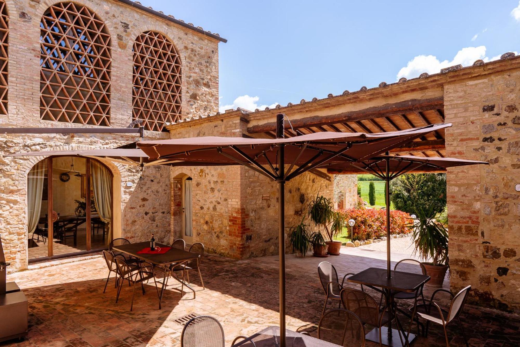 Villa Le Beringhe - Wine Pool & Relax Colle di Val d'Elsa Eksteriør billede
