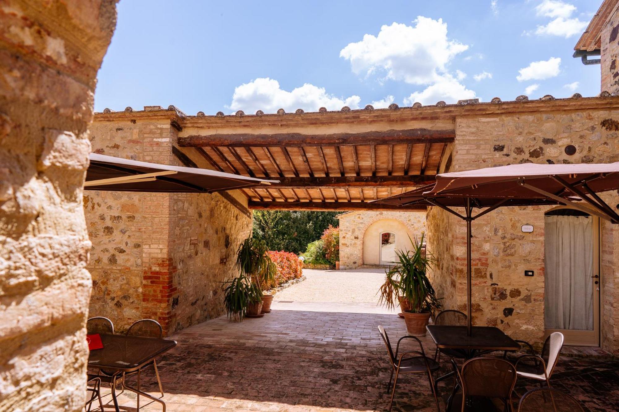 Villa Le Beringhe - Wine Pool & Relax Colle di Val d'Elsa Eksteriør billede